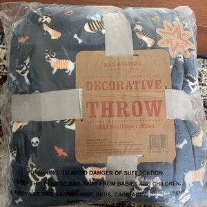BRAND NEW BERKSHIRE THROW